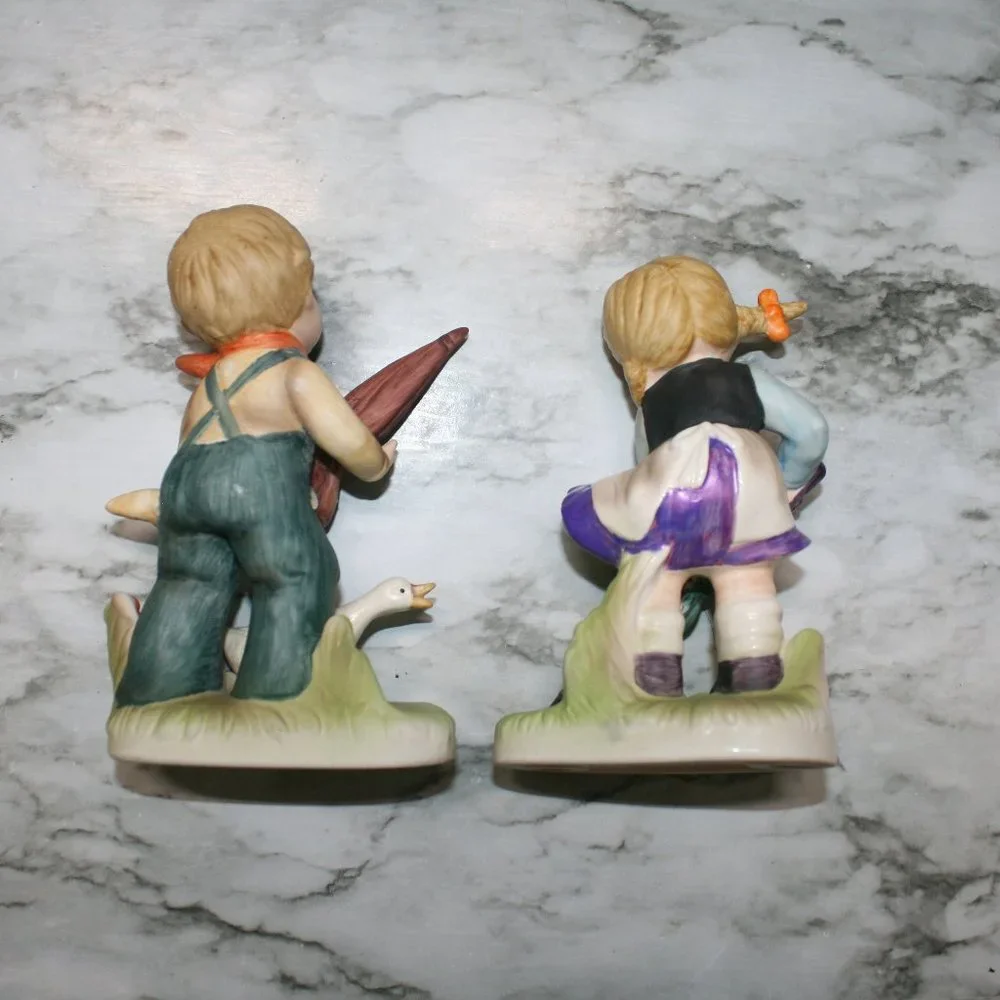 VINTAGE ARNART Figurine Set Collectible Boy Girl Set Umbrella Home Decor Nursery